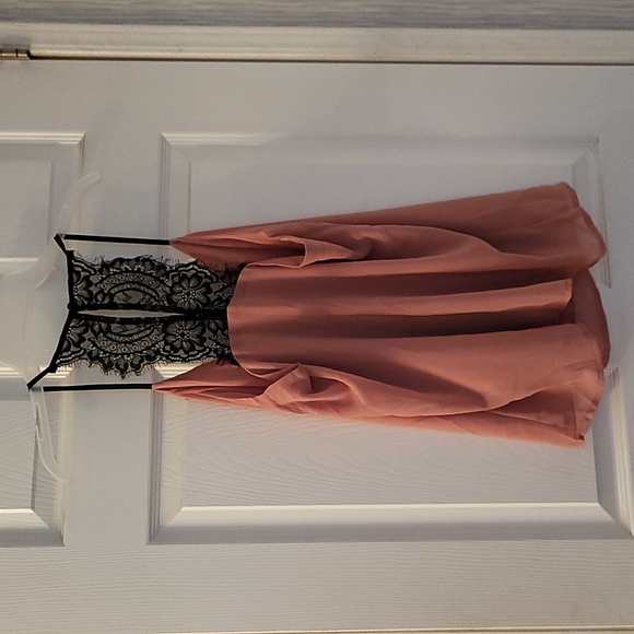 Women's Blouse - Picture 3 of 4